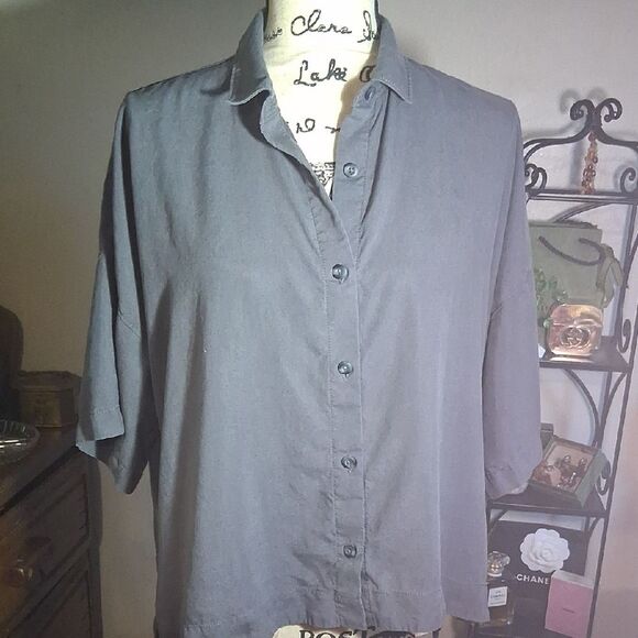 Everlane Charcoal Button-Down Hi Lo Shirt Size Medium - Picture 1 of 14